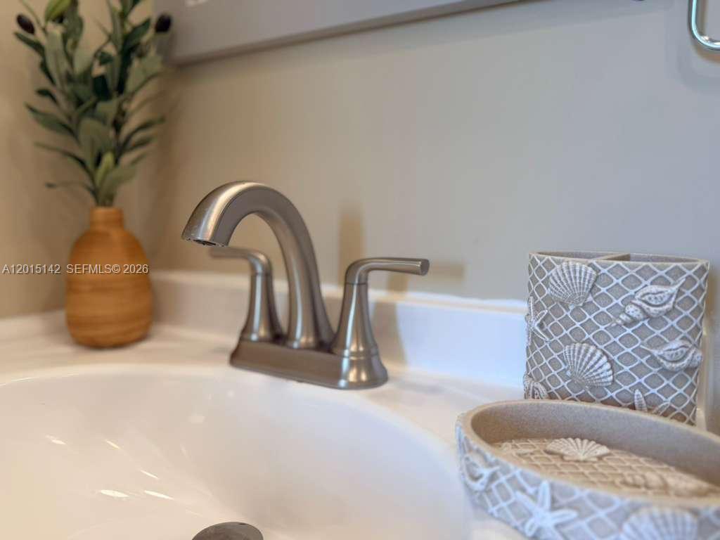 BISCAYNE BCH SUB - Residential Lease