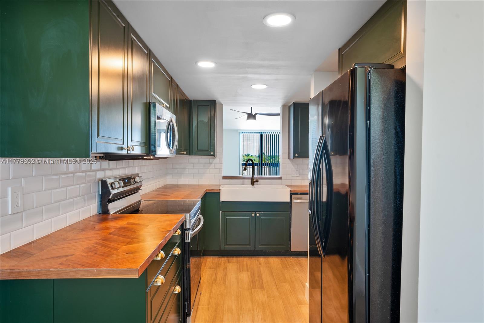 MARINERS WAY CONDO - Residential