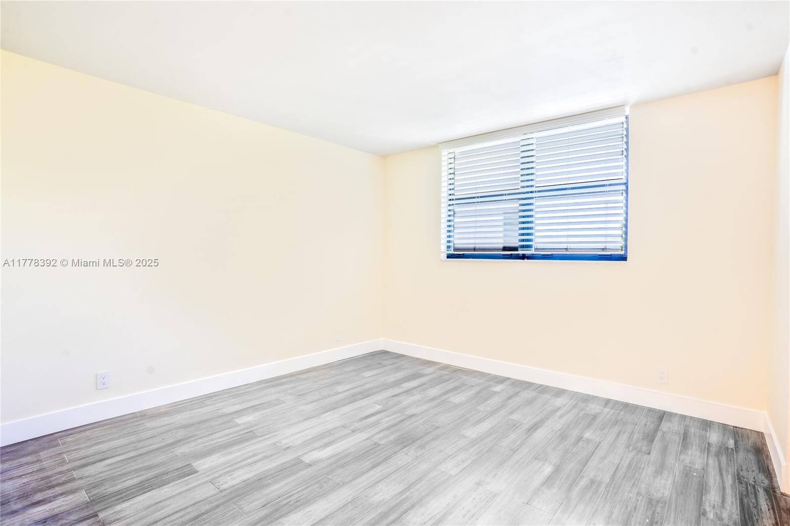MARINERS WAY CONDO - Residential