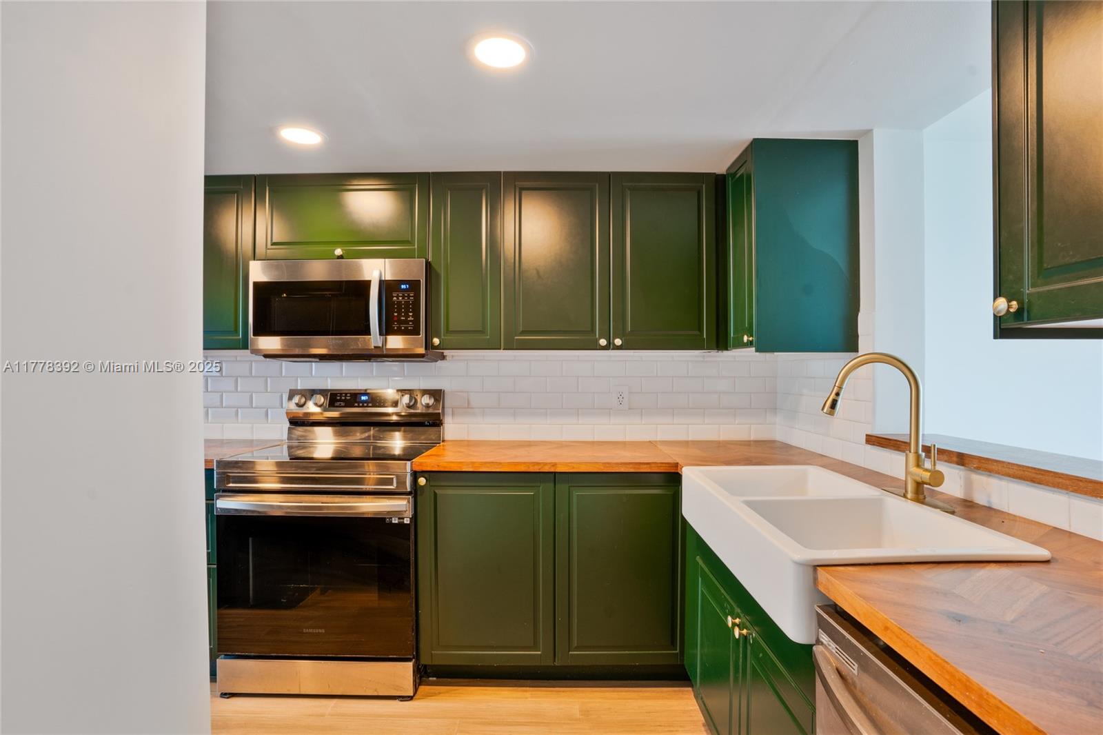MARINERS WAY CONDO - Residential
