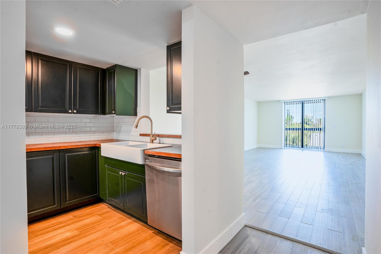MARINERS WAY CONDO - Residential