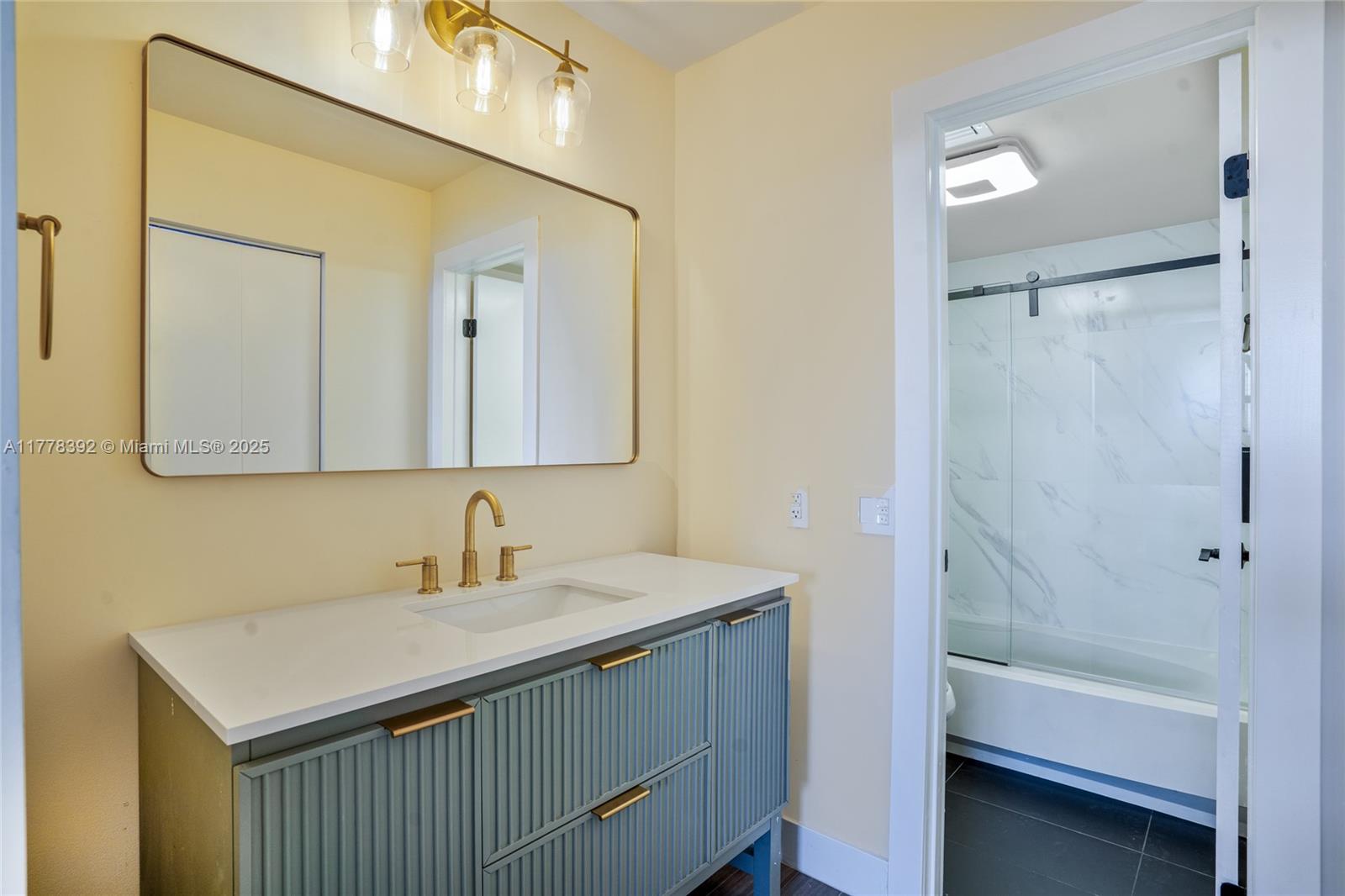 MARINERS WAY CONDO - Residential