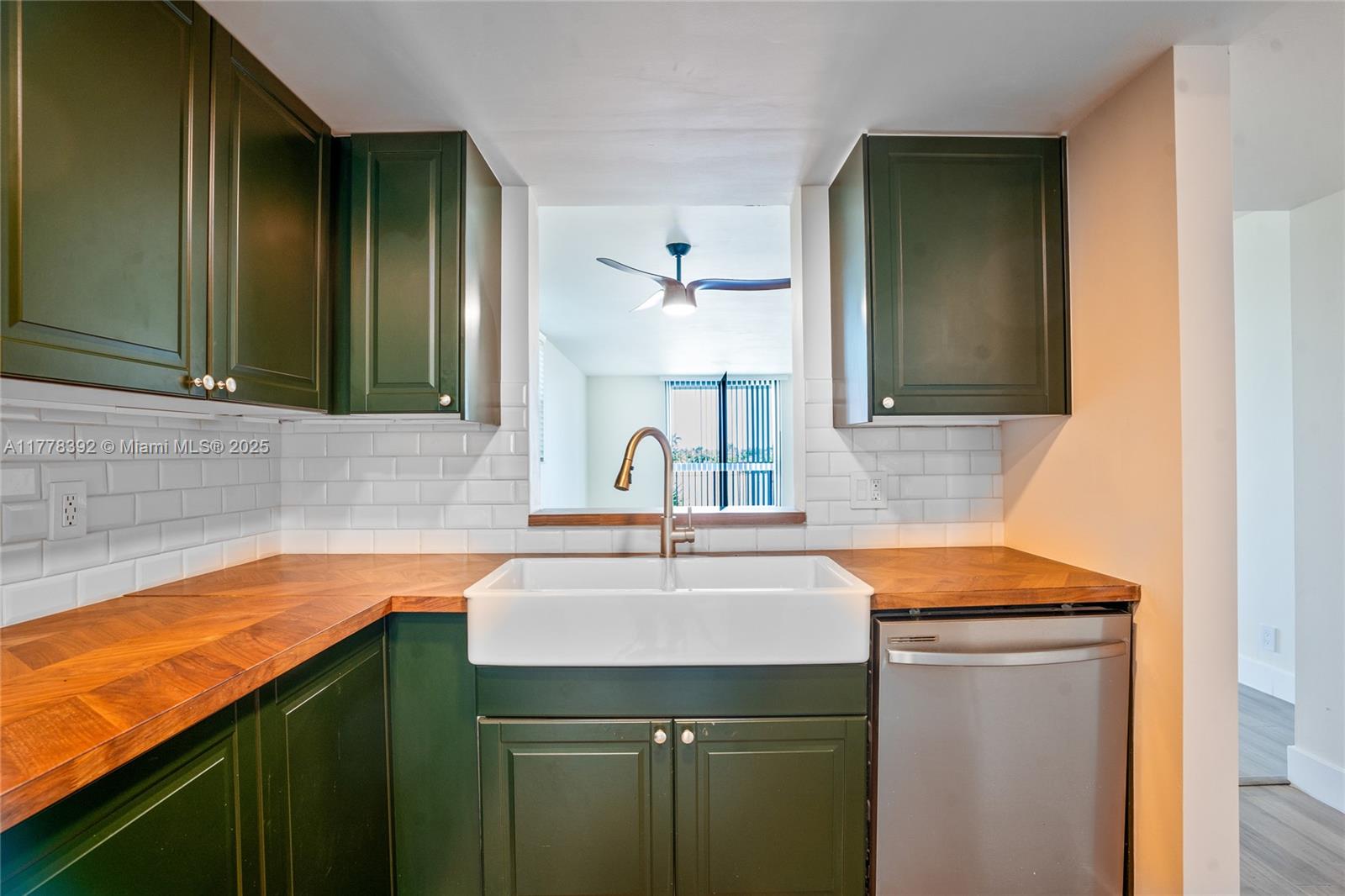 MARINERS WAY CONDO - Residential