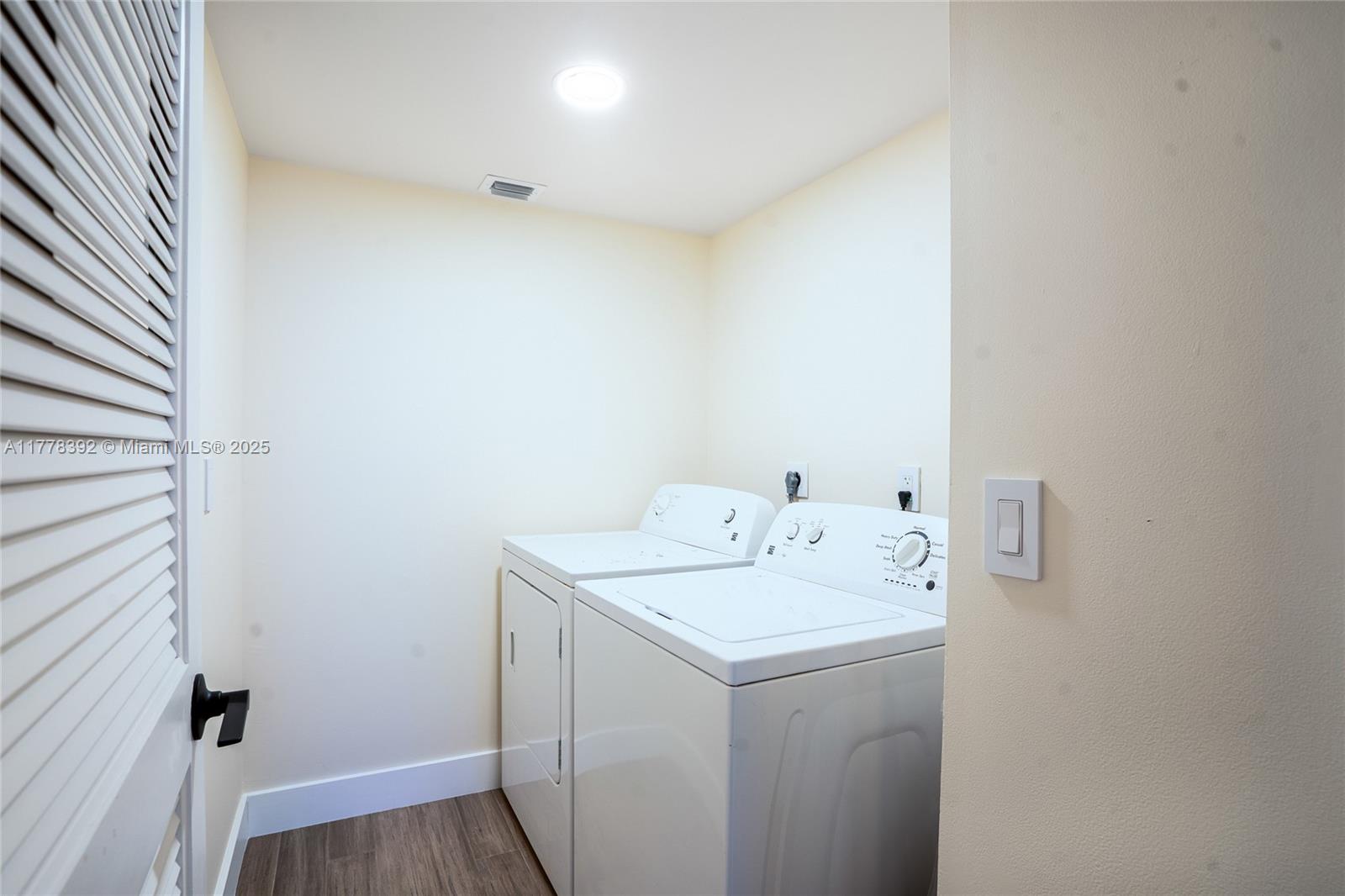 MARINERS WAY CONDO - Residential