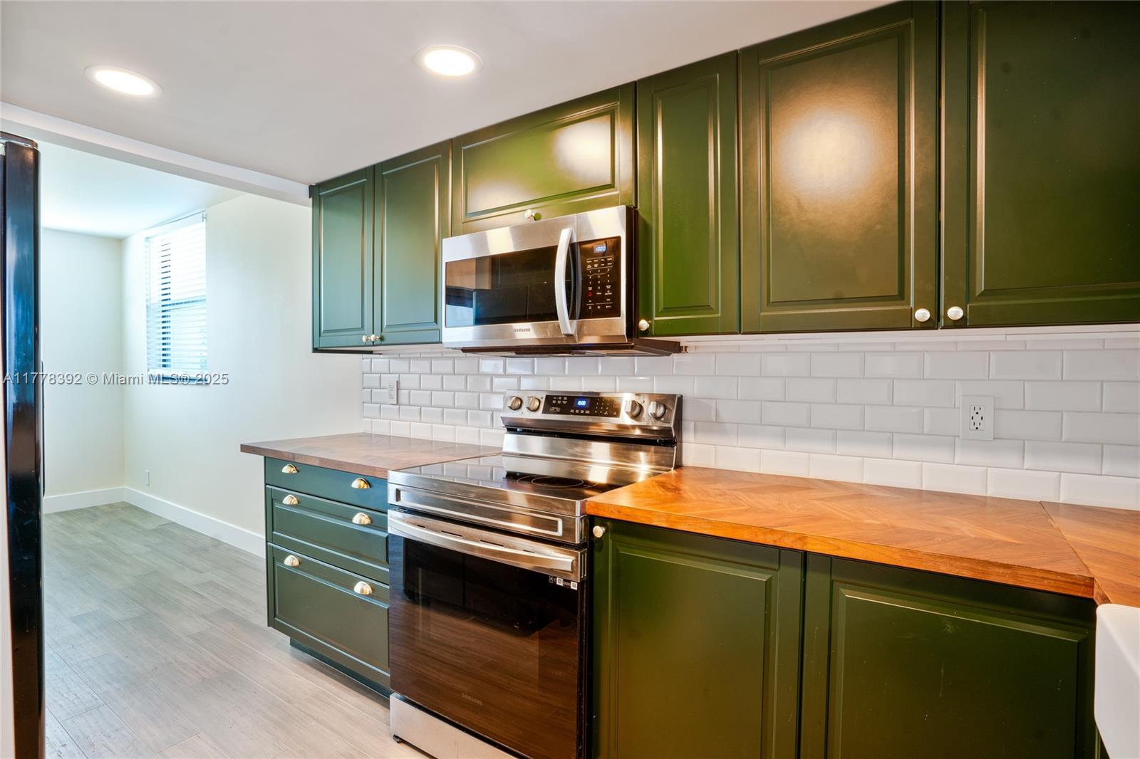 MARINERS WAY CONDO - Residential