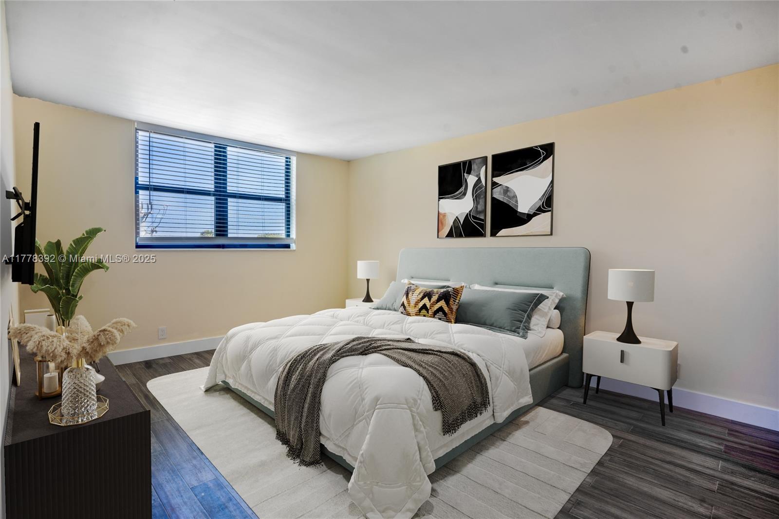 MARINERS WAY CONDO - Residential