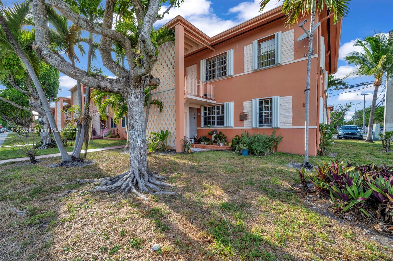 CORAL GARDENS CONDO BLDG - Residential
