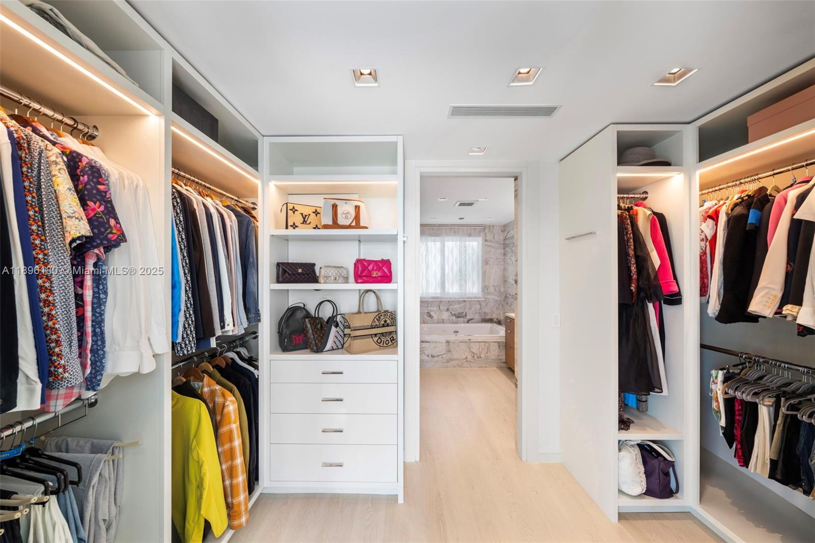 CONTINUUM ON SOUTH BEACH - Residential