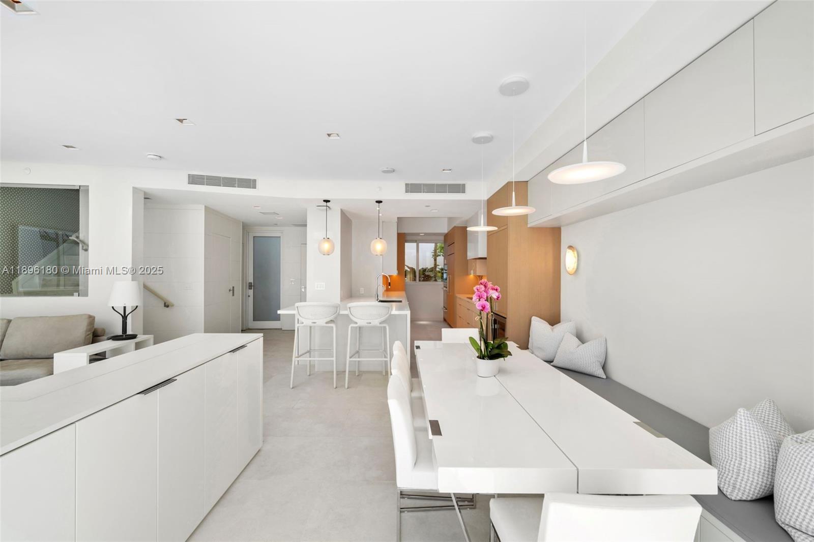 CONTINUUM ON SOUTH BEACH - Residential