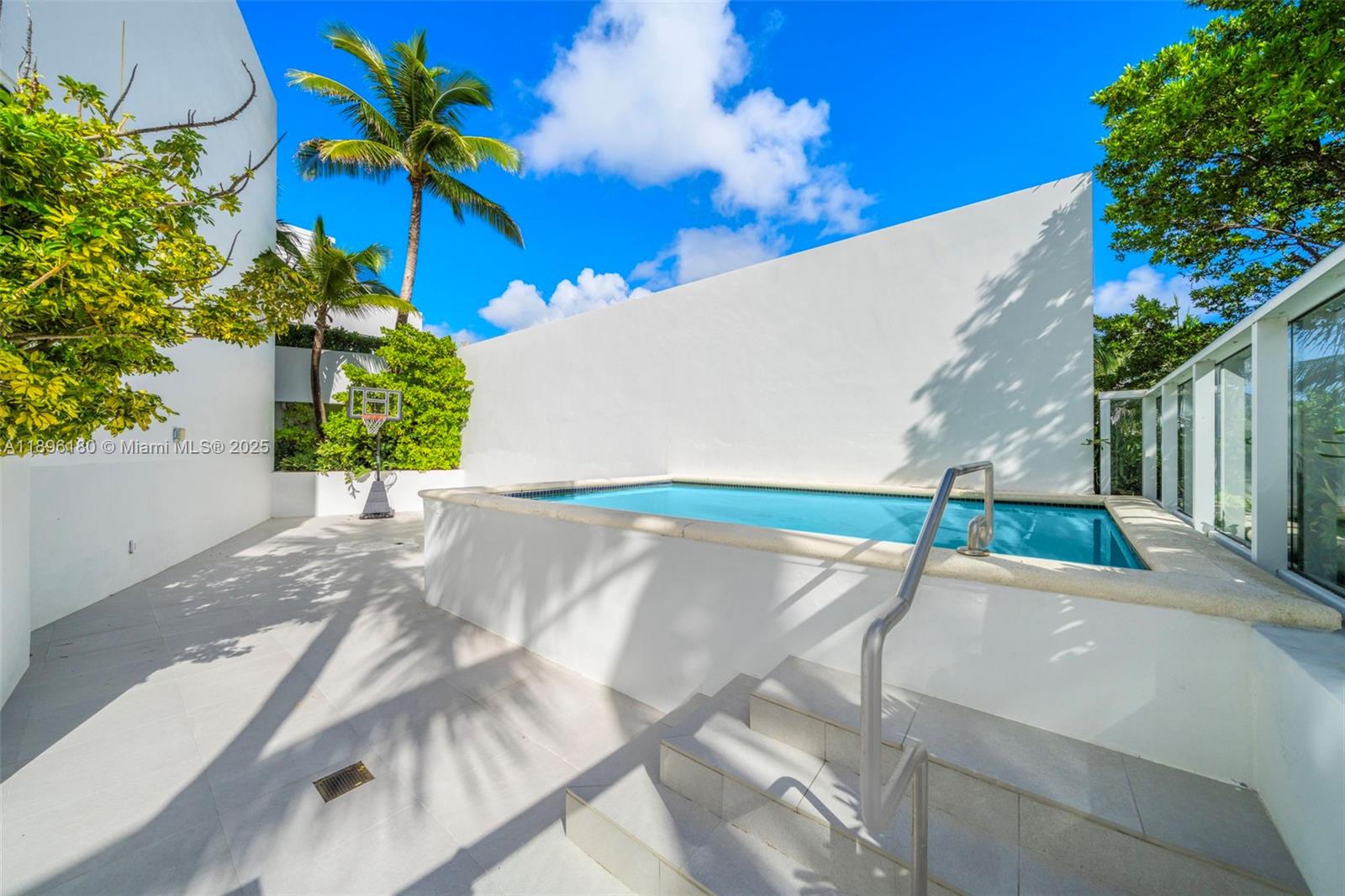 CONTINUUM ON SOUTH BEACH - Residential