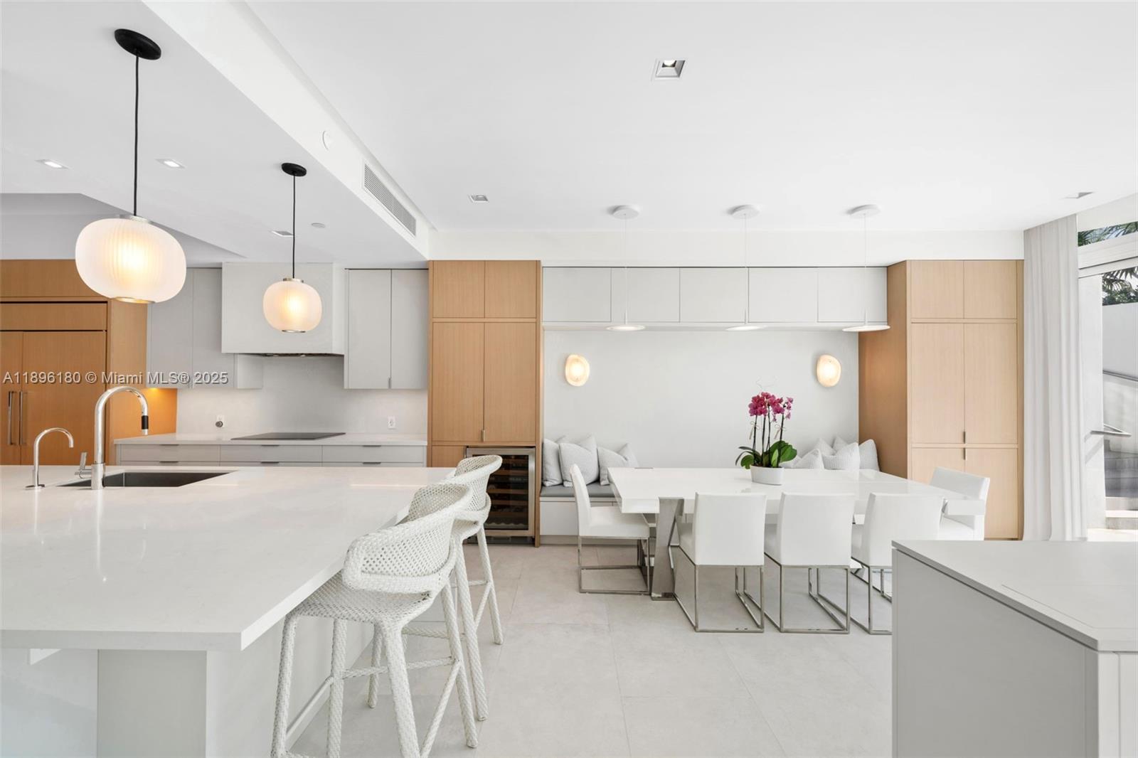 CONTINUUM ON SOUTH BEACH - Residential