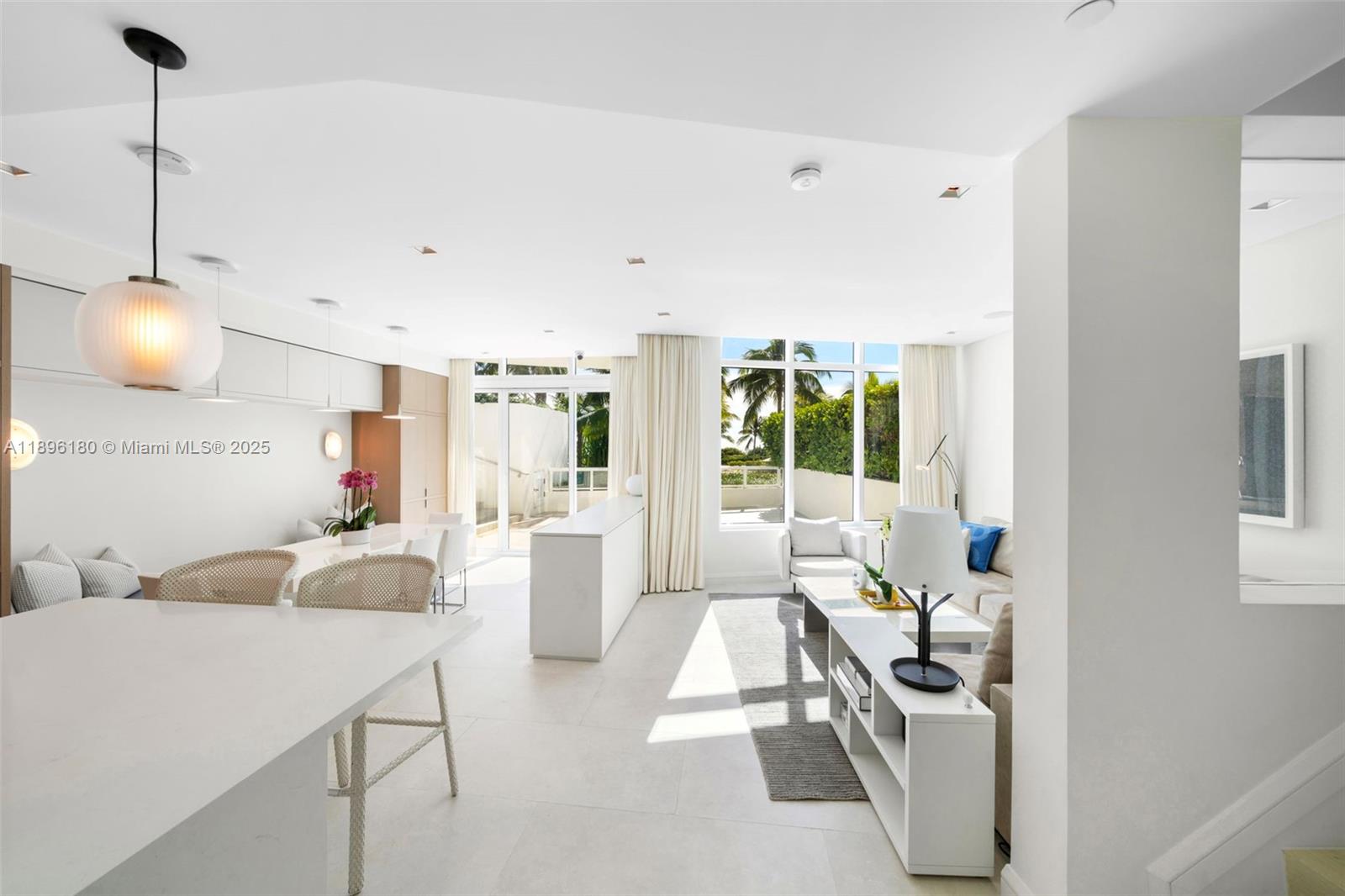 CONTINUUM ON SOUTH BEACH - Residential