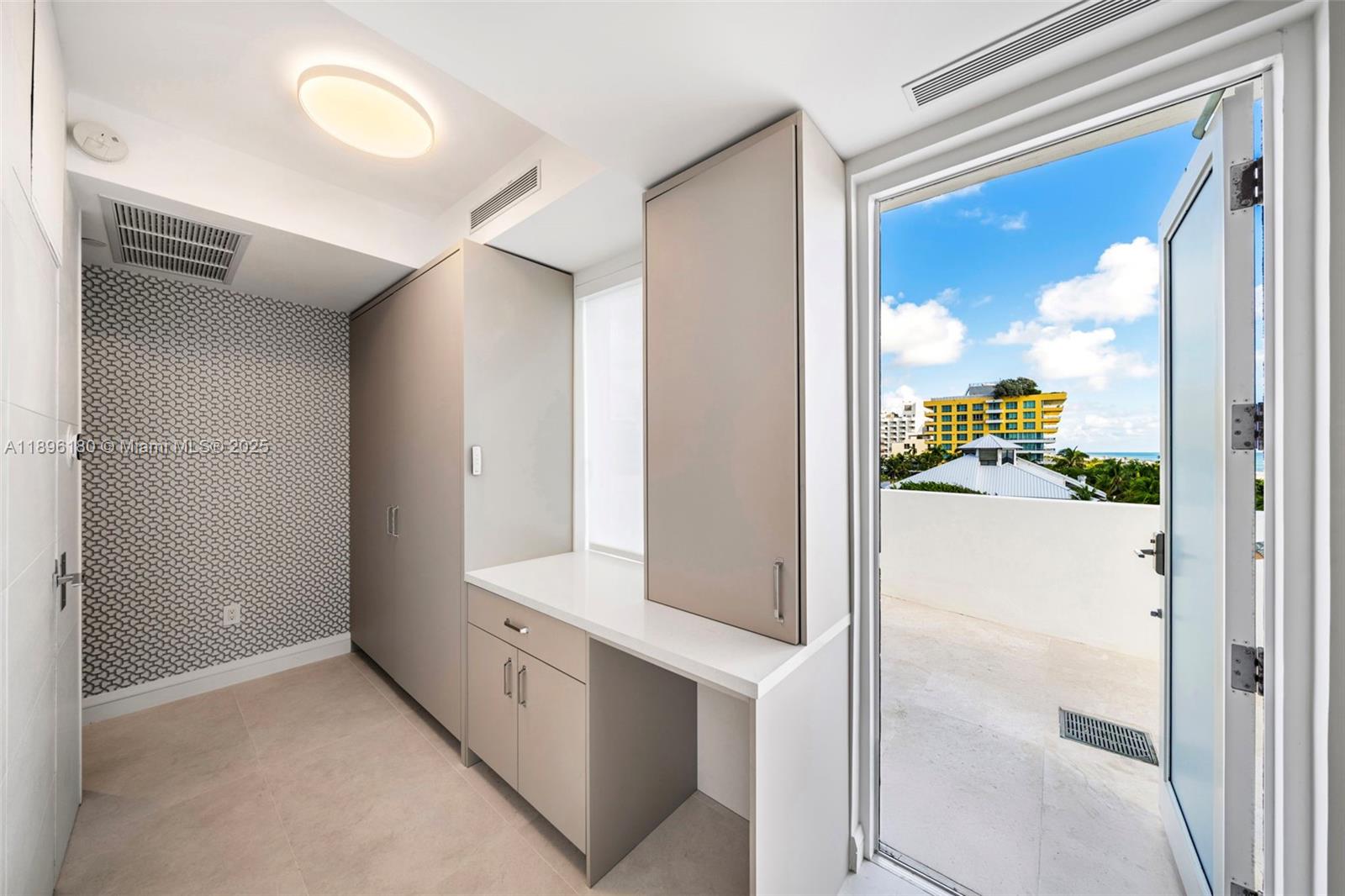 CONTINUUM ON SOUTH BEACH - Residential