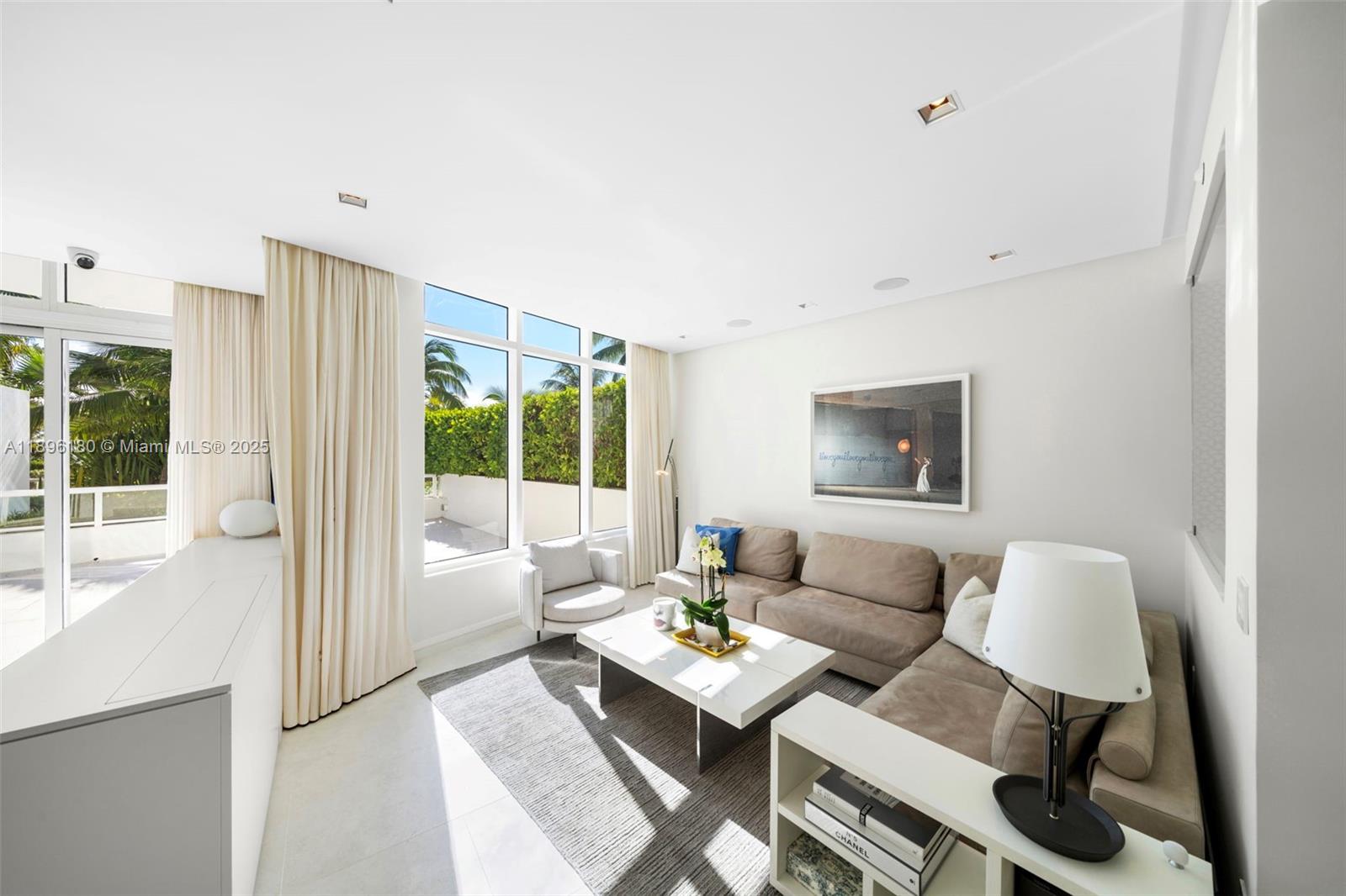 CONTINUUM ON SOUTH BEACH - Residential