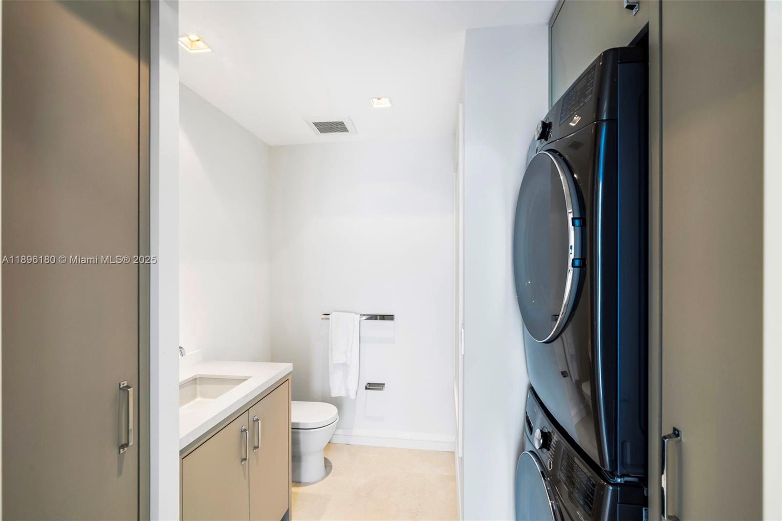 CONTINUUM ON SOUTH BEACH - Residential