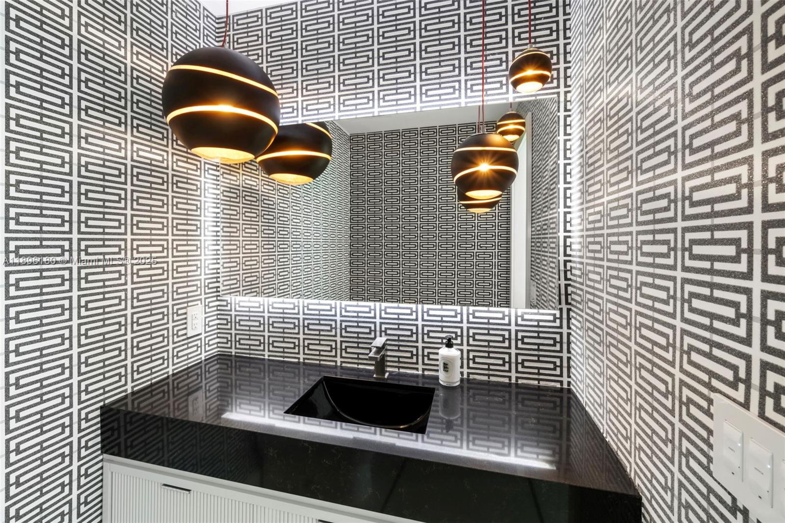 CONTINUUM ON SOUTH BEACH - Residential