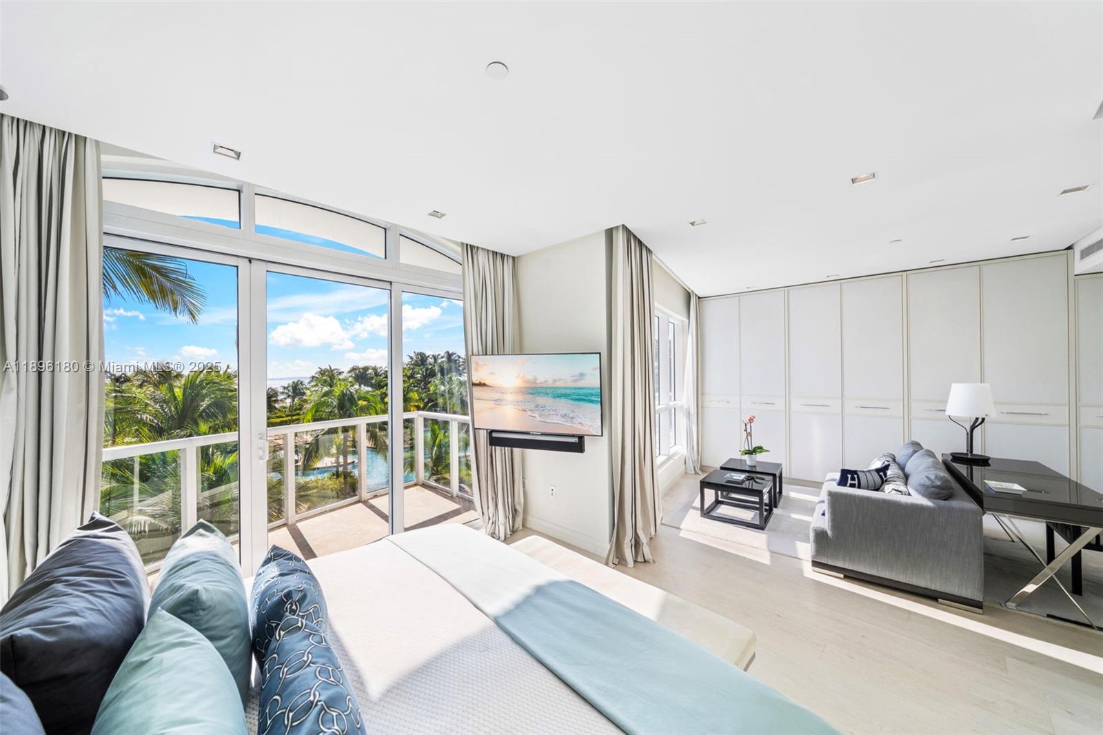 CONTINUUM ON SOUTH BEACH - Residential