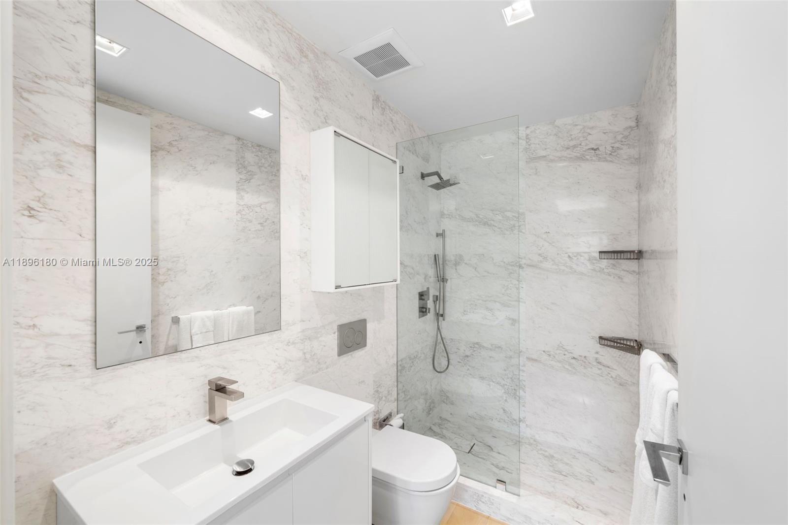 CONTINUUM ON SOUTH BEACH - Residential