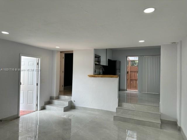 HIGHLAND SQUARE - Residential