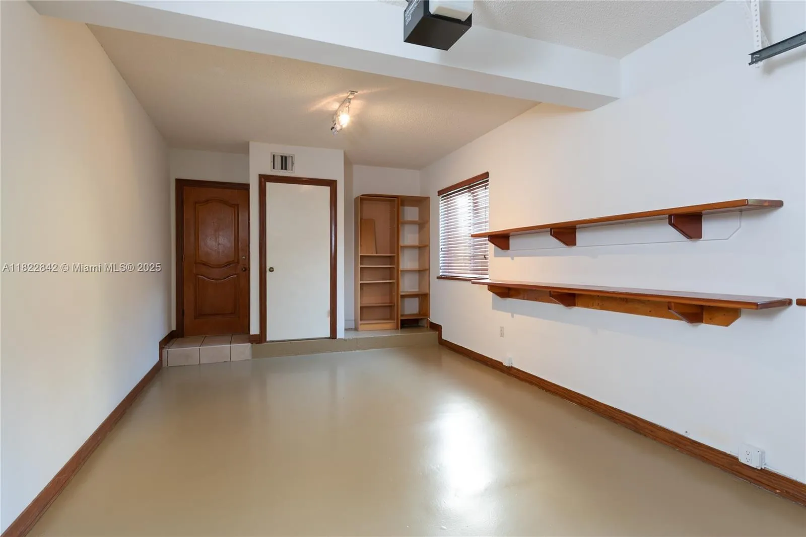 Coral Gables, Florida 33134, United States, 3 Bedrooms Bedrooms, ,3 BathroomsBathrooms,Residential,Active,152202