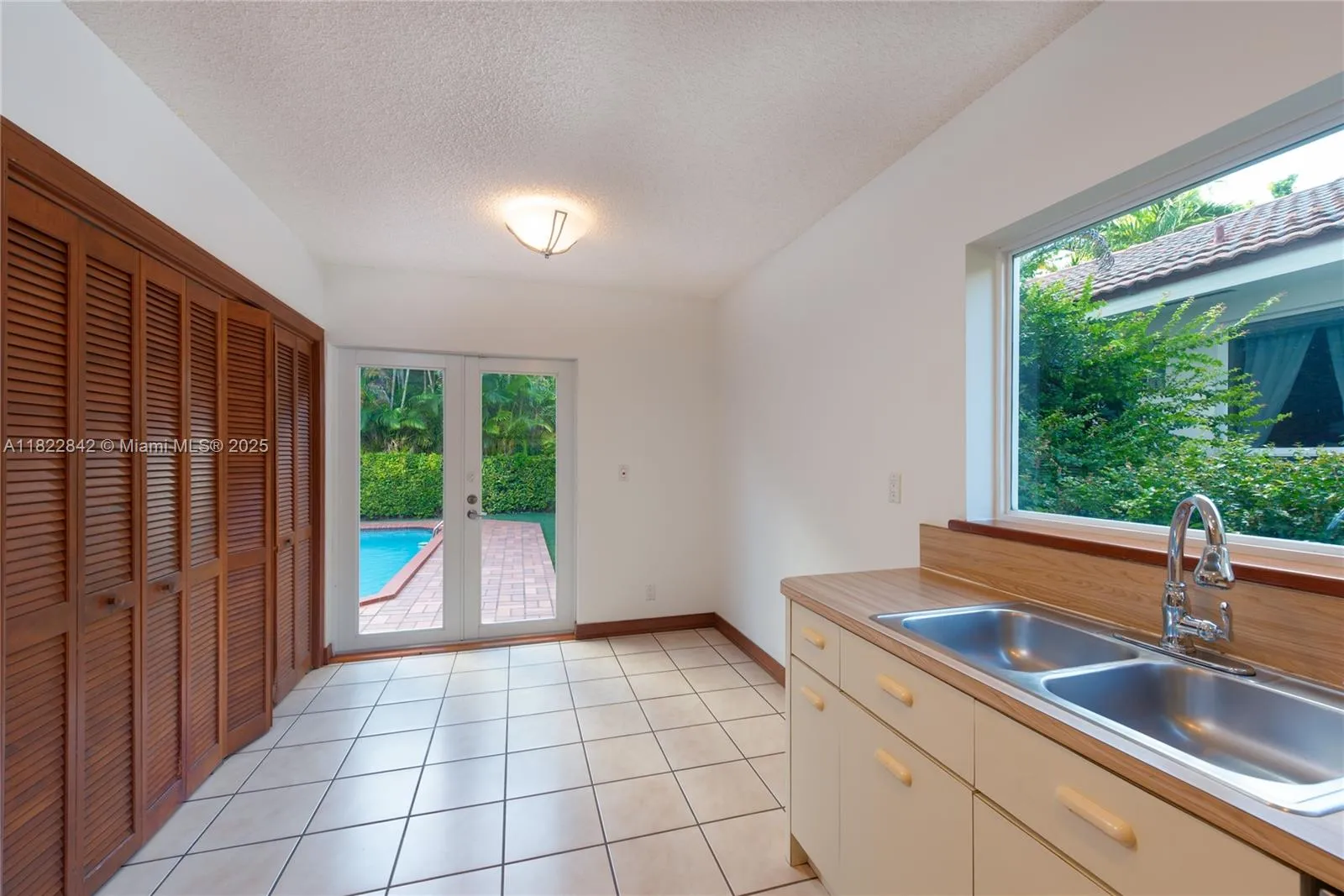 Coral Gables, Florida 33134, United States, 3 Bedrooms Bedrooms, ,3 BathroomsBathrooms,Residential,Active,152202