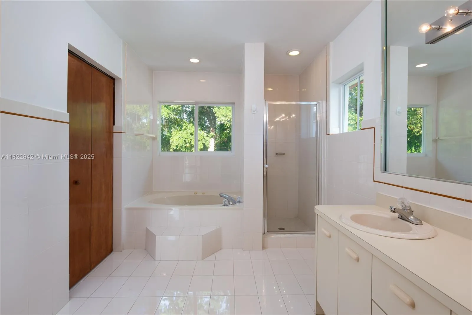 Coral Gables, Florida 33134, United States, 3 Bedrooms Bedrooms, ,3 BathroomsBathrooms,Residential,Active,152202