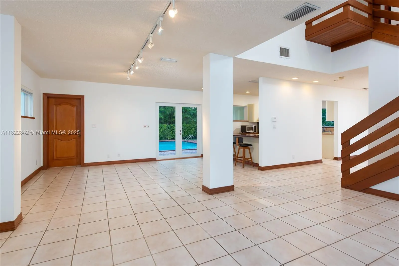 Coral Gables, Florida 33134, United States, 3 Bedrooms Bedrooms, ,3 BathroomsBathrooms,Residential,Active,152202