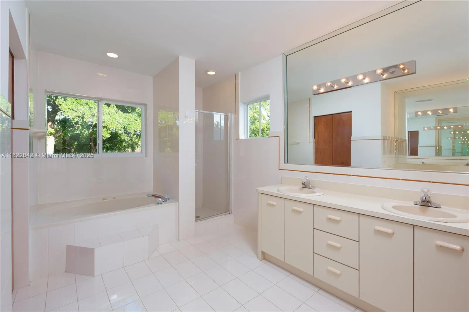Coral Gables, Florida 33134, United States, 3 Bedrooms Bedrooms, ,3 BathroomsBathrooms,Residential,Active,152202