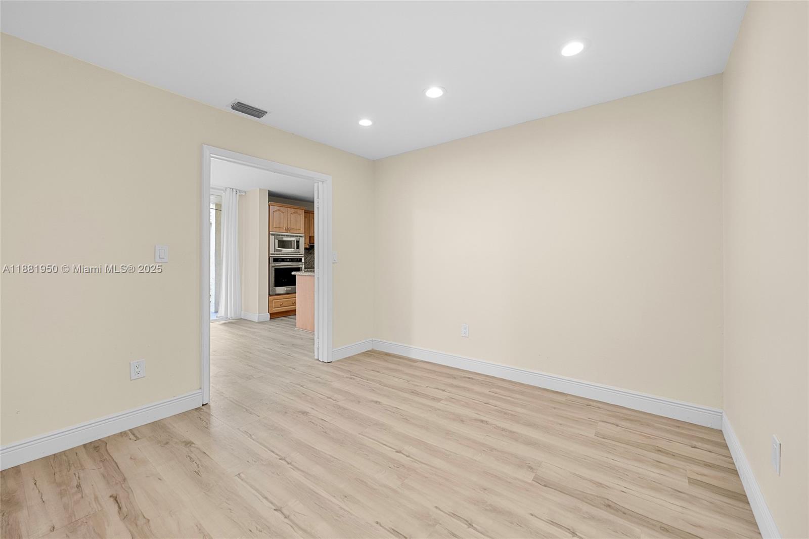 PEMBROKE LAKES SEC EIGHT - Residential