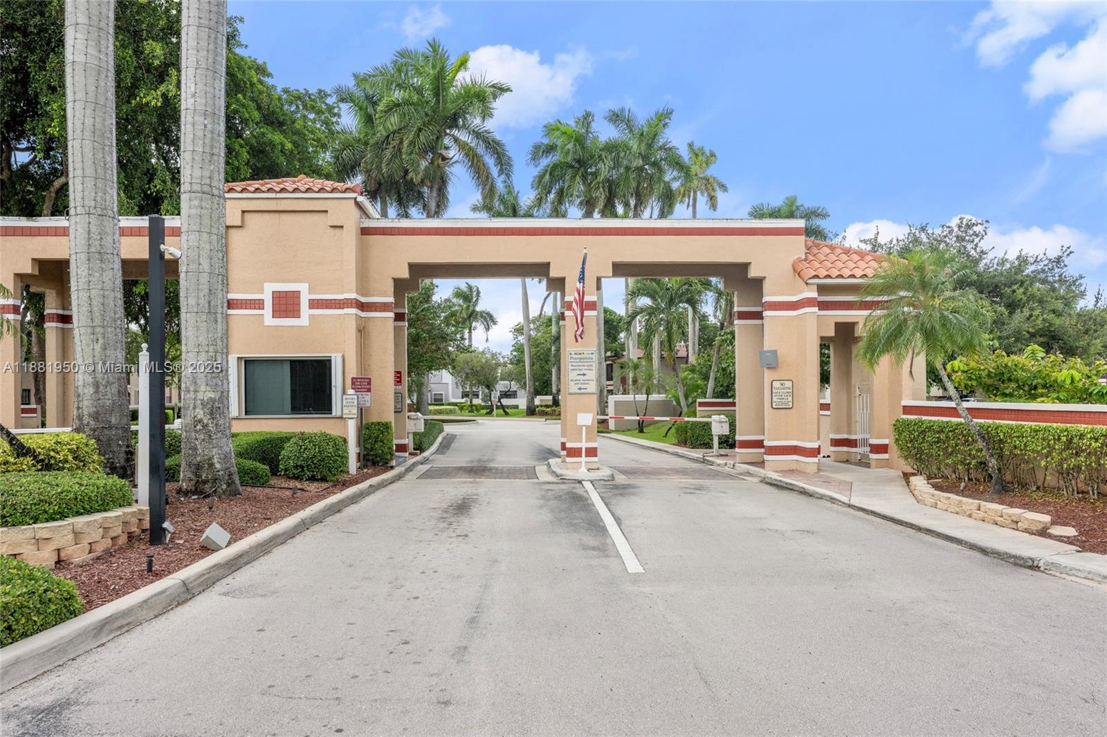 PEMBROKE LAKES SEC EIGHT - Residential