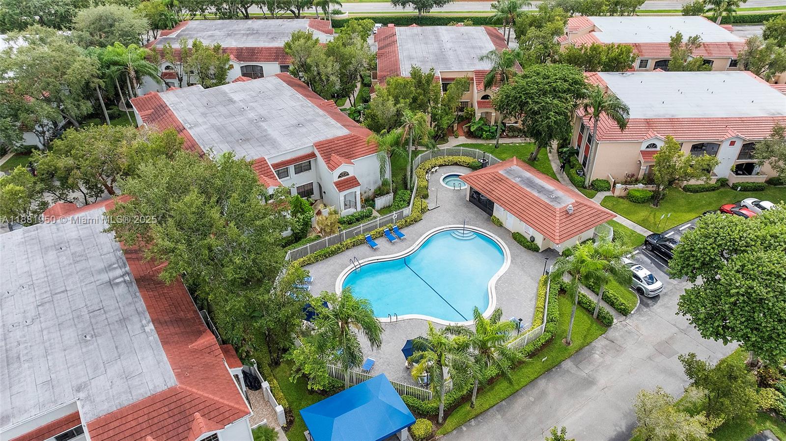 PEMBROKE LAKES SEC EIGHT - Residential