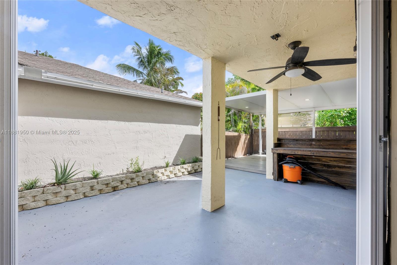 PEMBROKE LAKES SEC EIGHT - Residential