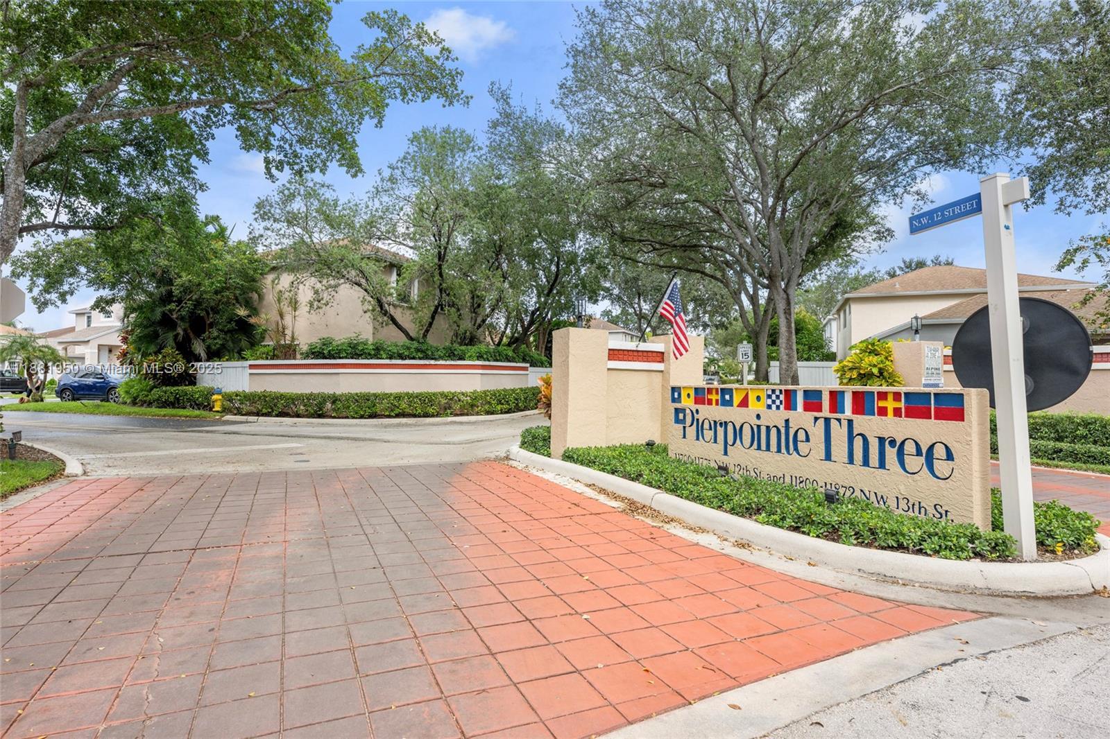 PEMBROKE LAKES SEC EIGHT - Residential