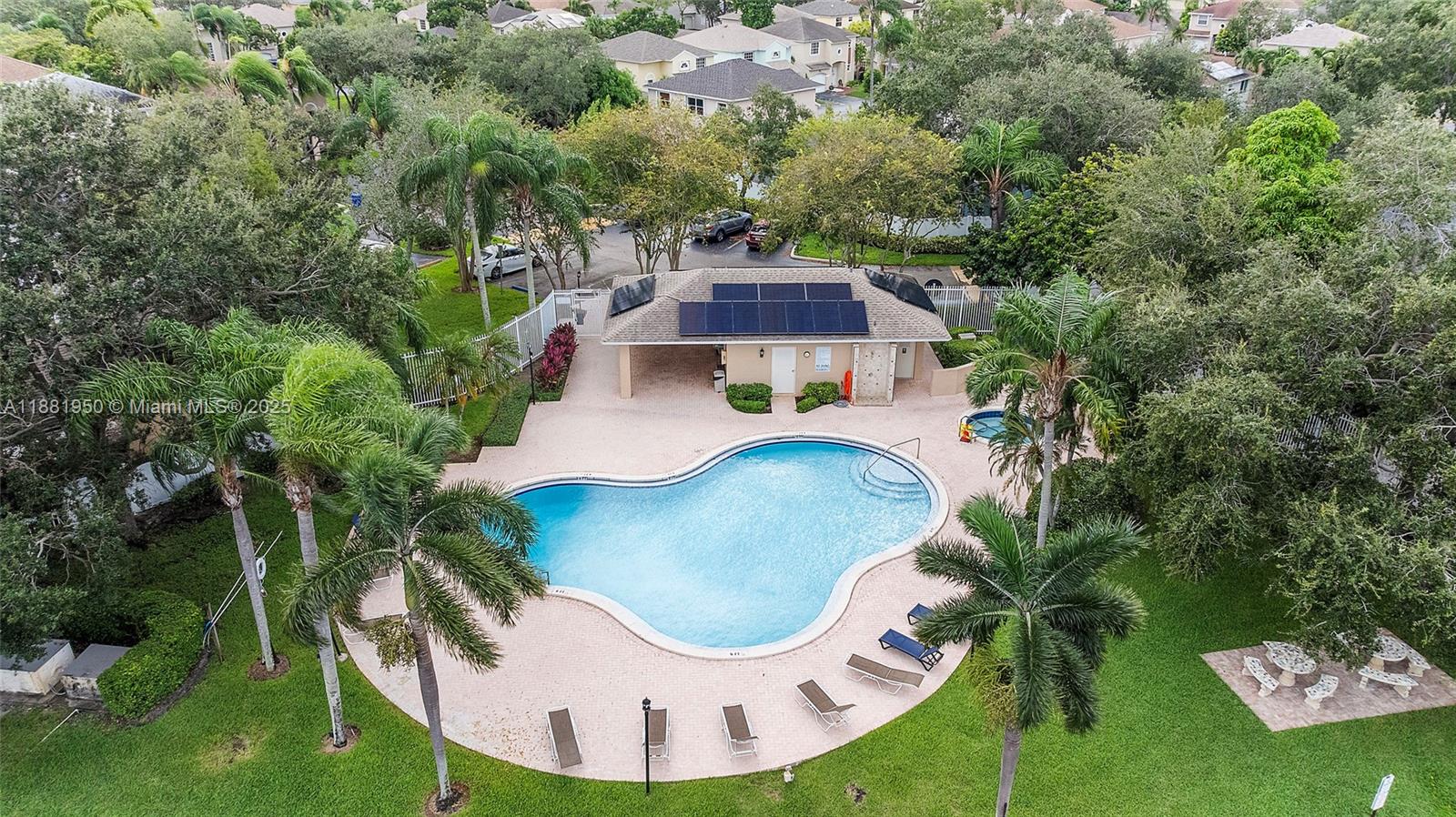 PEMBROKE LAKES SEC EIGHT - Residential