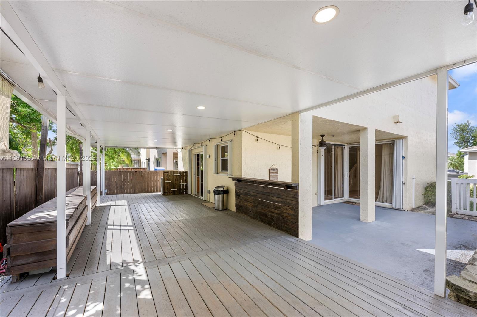 PEMBROKE LAKES SEC EIGHT - Residential