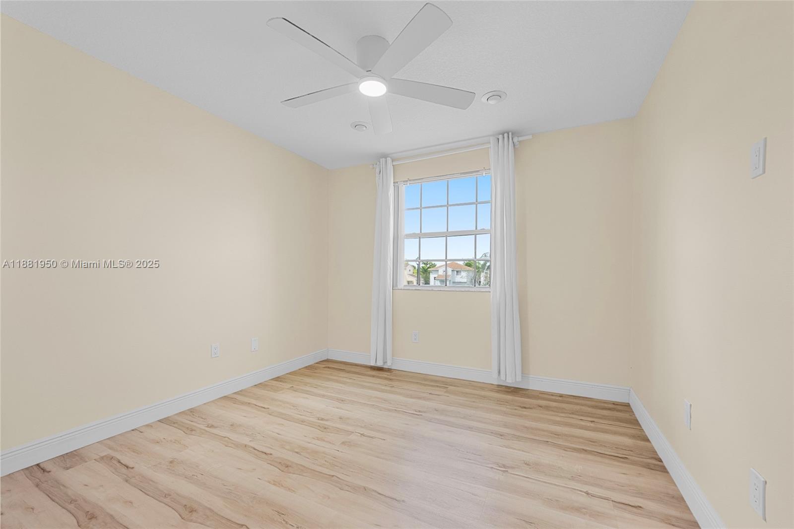 PEMBROKE LAKES SEC EIGHT - Residential