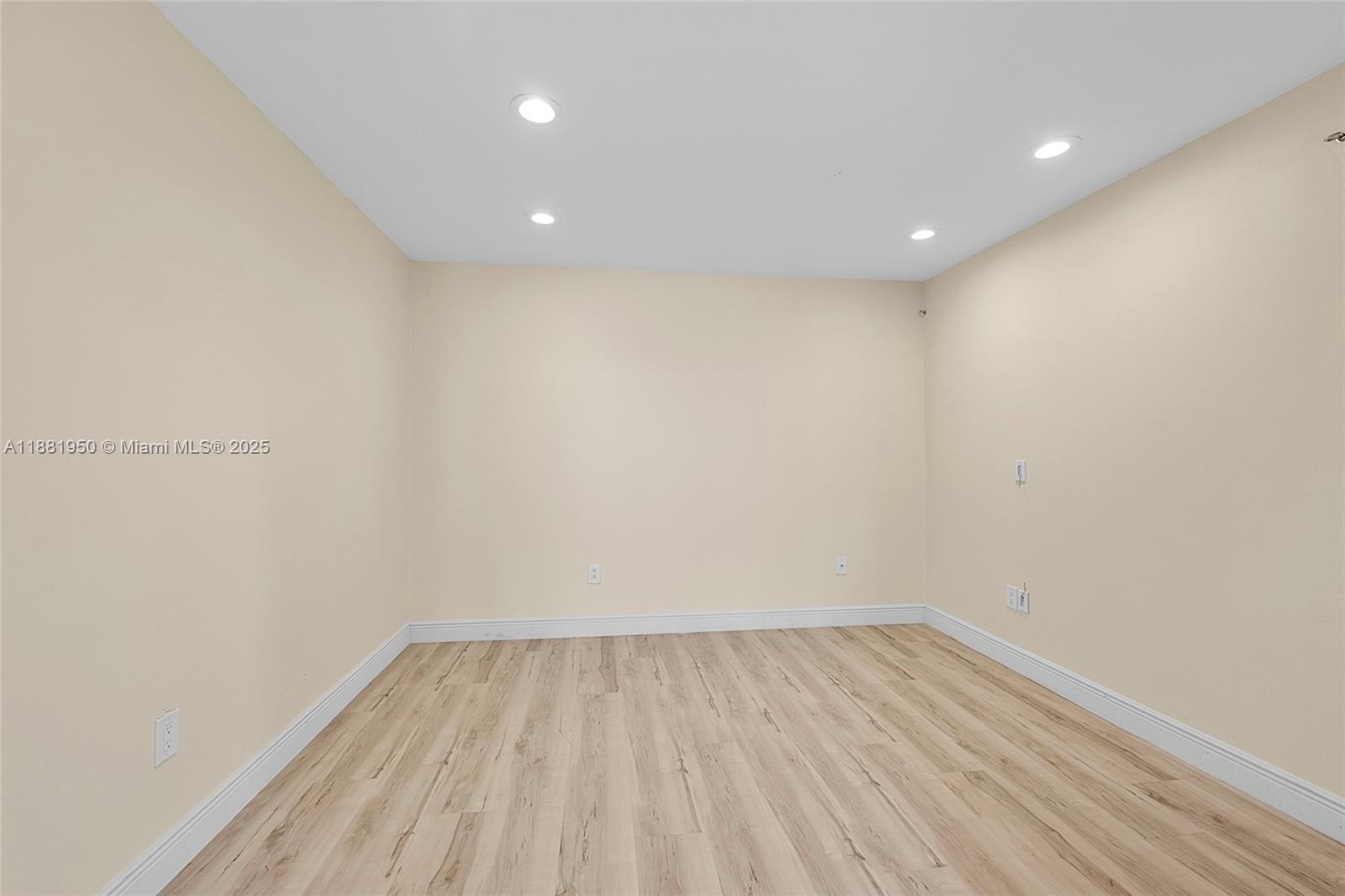 PEMBROKE LAKES SEC EIGHT - Residential