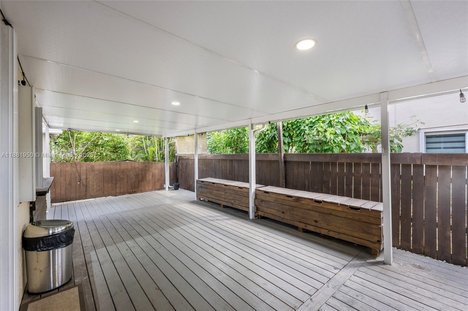 PEMBROKE LAKES SEC EIGHT - Residential