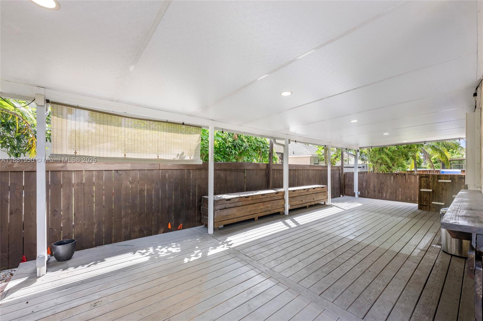 PEMBROKE LAKES SEC EIGHT - Residential