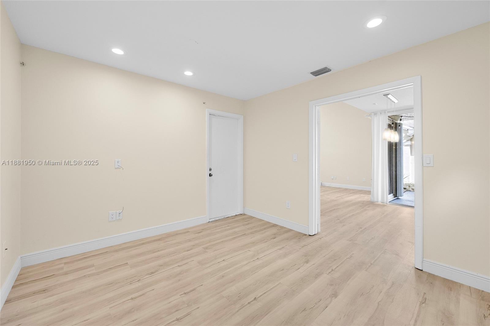 PEMBROKE LAKES SEC EIGHT - Residential