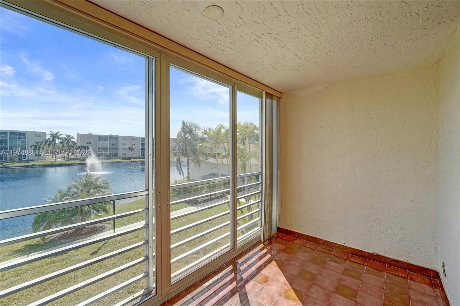 MEADOWBROOK LAKES CONDO - Residential