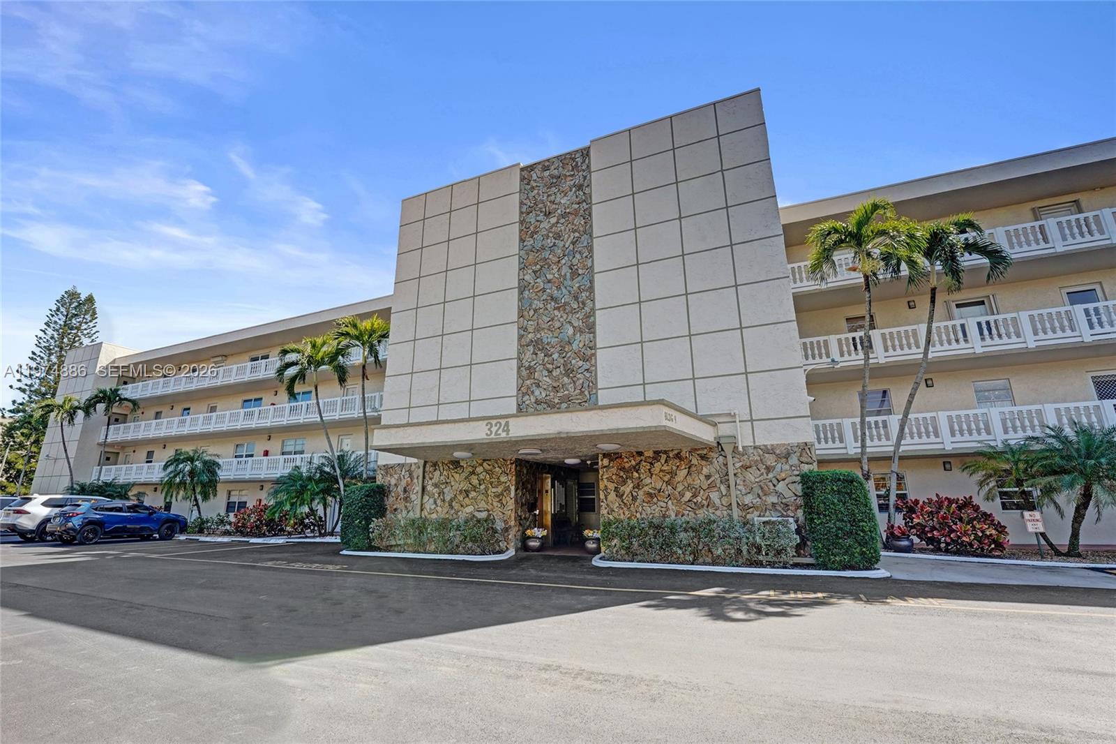 MEADOWBROOK LAKES CONDO - Residential