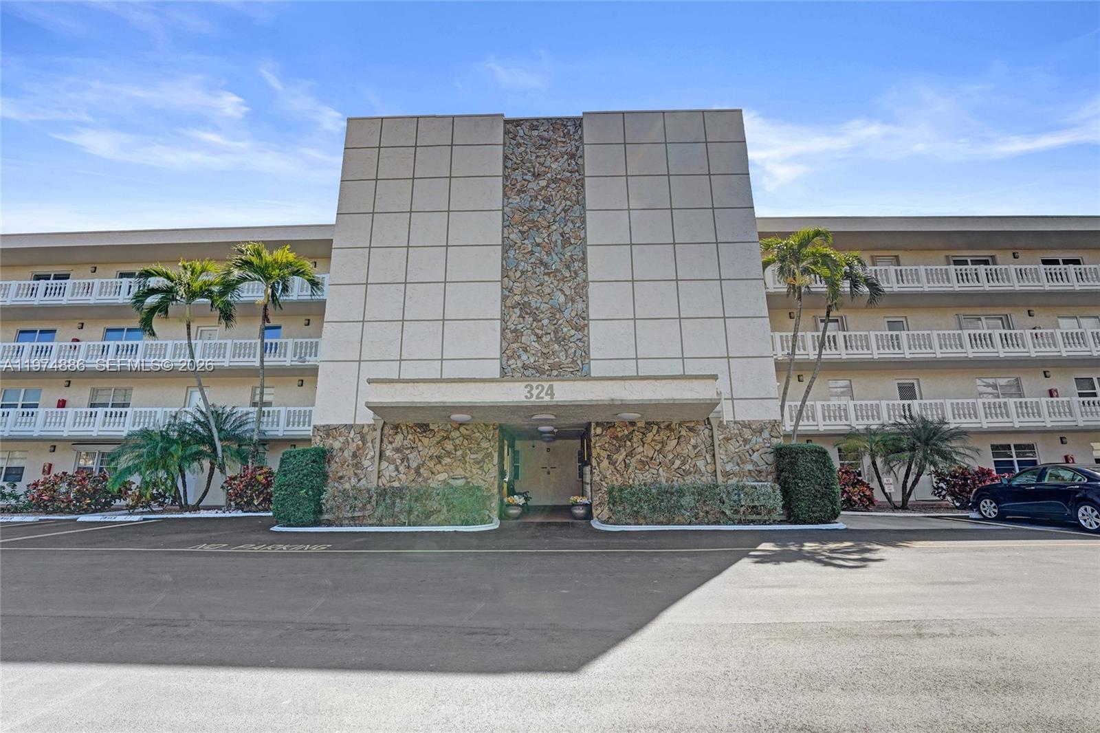 MEADOWBROOK LAKES CONDO - Residential