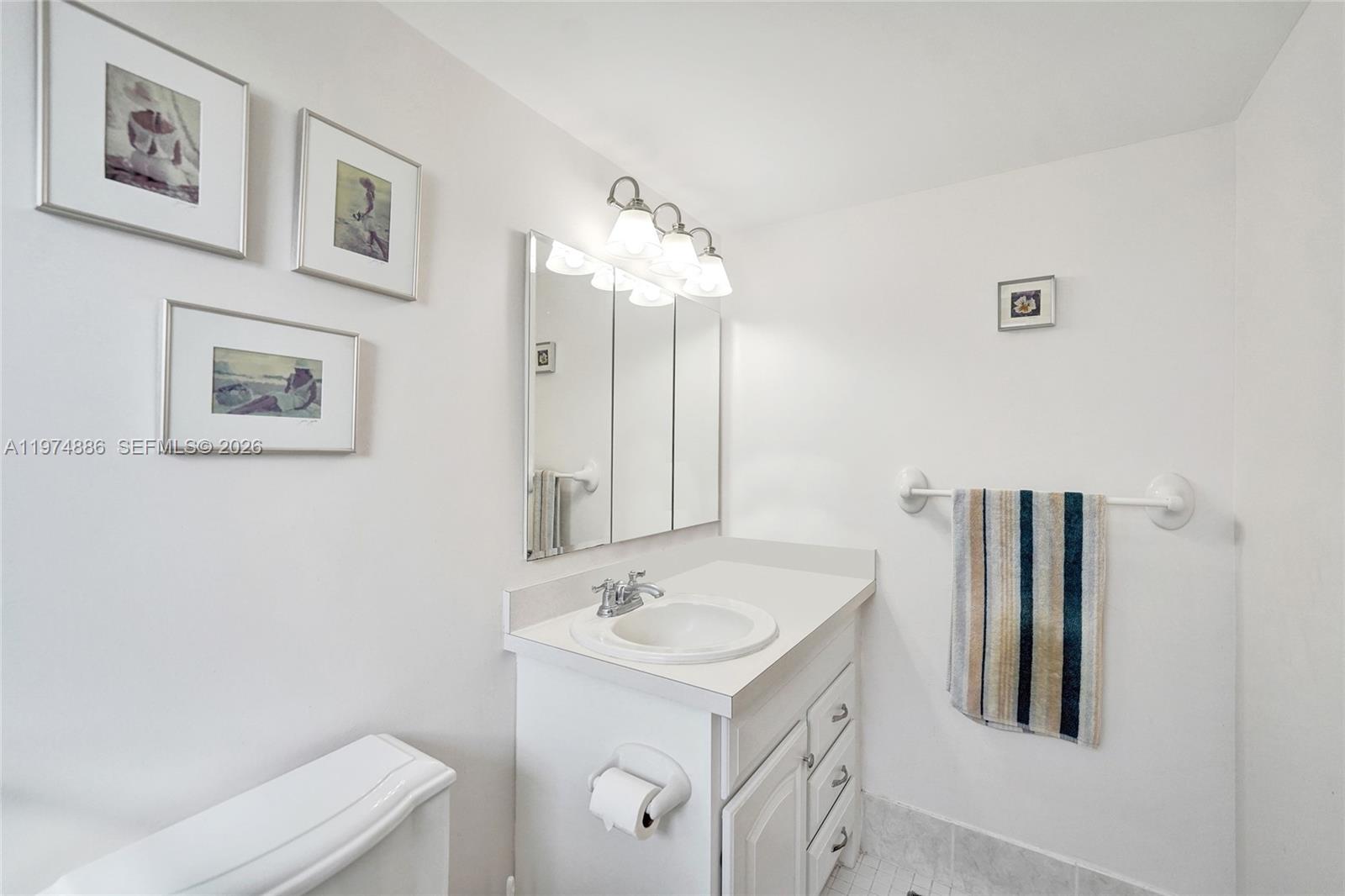 MEADOWBROOK LAKES CONDO - Residential