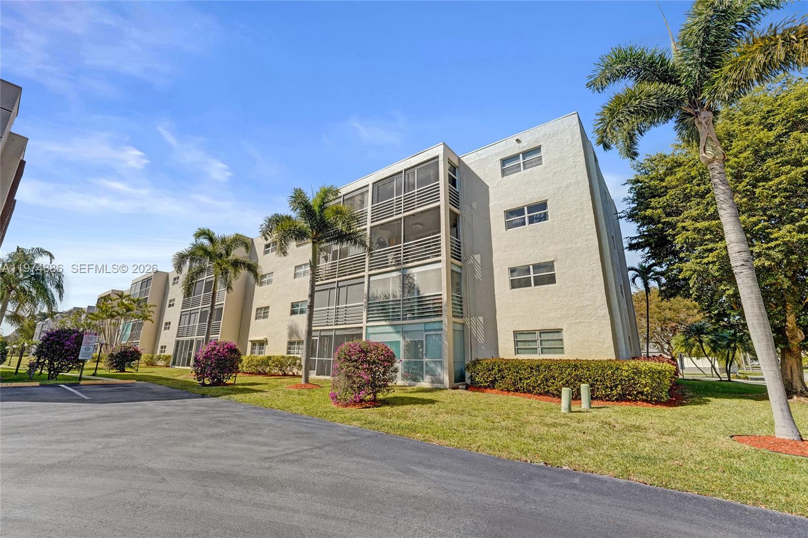 MEADOWBROOK LAKES CONDO - Residential