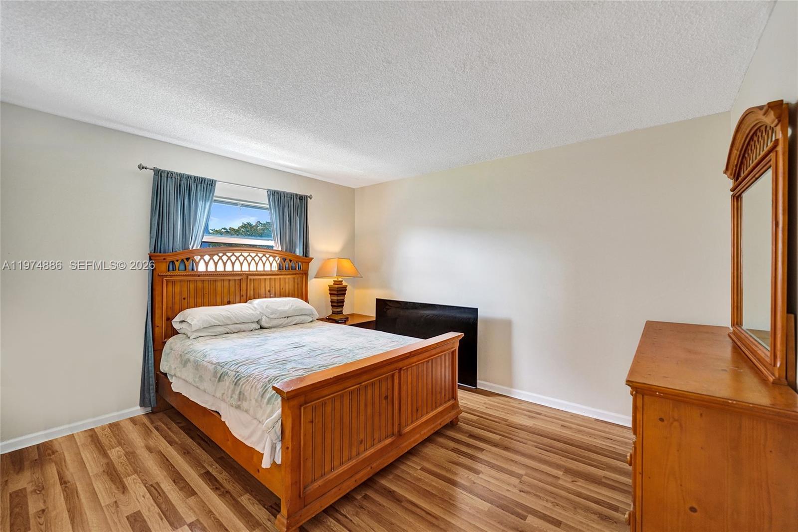 MEADOWBROOK LAKES CONDO - Residential