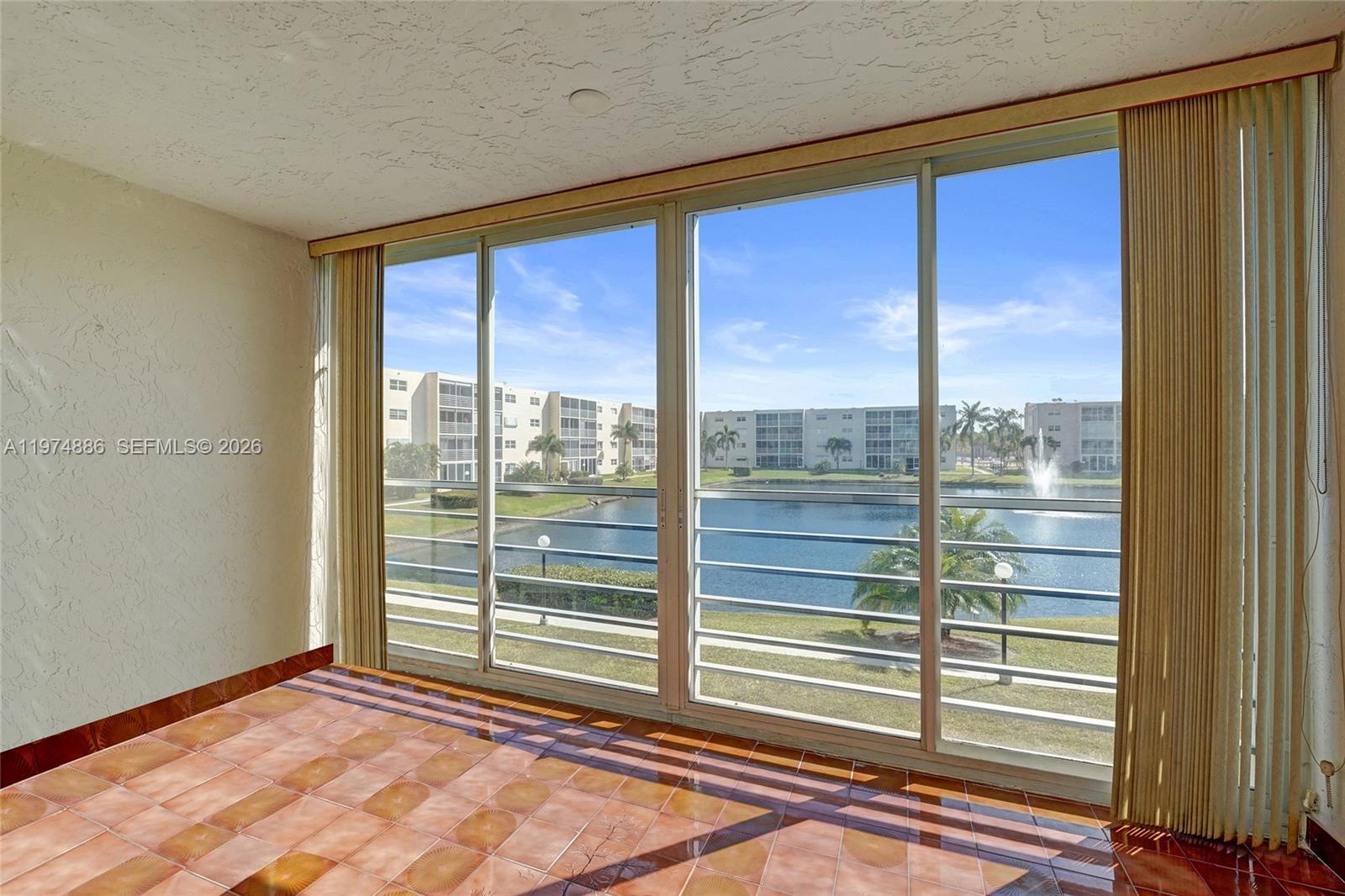 MEADOWBROOK LAKES CONDO - Residential