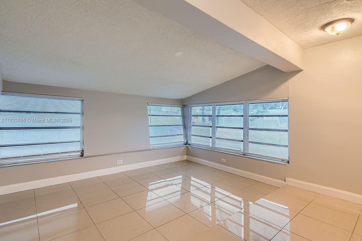 MIRAMAR SEC 10 - Residential