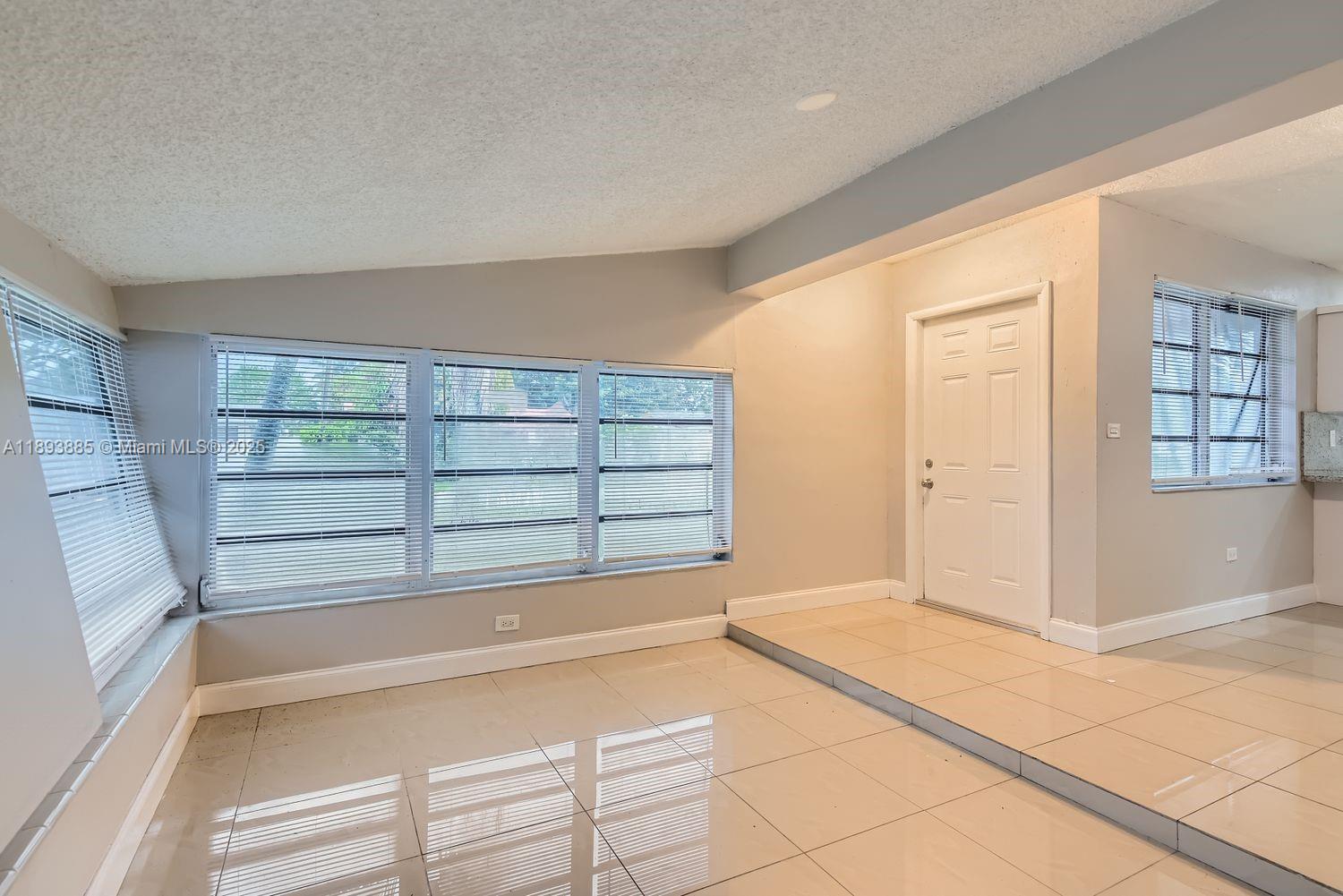 MIRAMAR SEC 10 - Residential