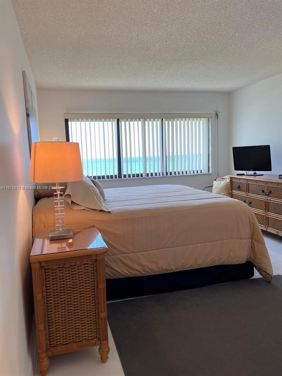 OCEAN HARBOUR SOUTH CONDO - Residential